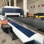 2kw cnc kiudlaserlõikur, vahetuslauaga laserlõikamise ja graveerimise masin